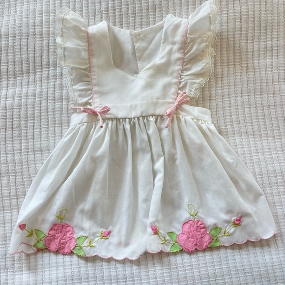 Vintage 80's Baby Girl Smocked Light Pink Dress With Embroidered Floral Apron - Picture 7 of 11